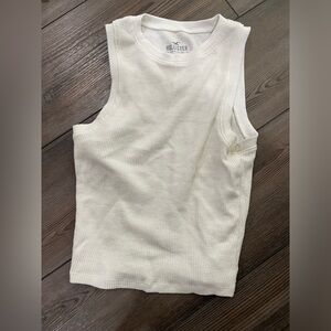 Hollister tank S